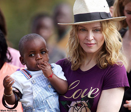Madonna med sit adoptivbarn David